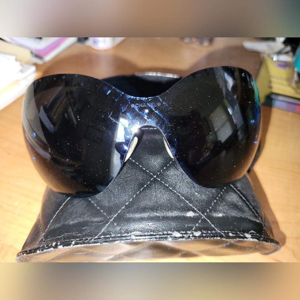 CHANEL Dark Blue Oversized Sunglasses - Picture 12 of 14